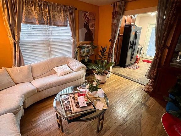 3rd image of 304 Lawrence St
