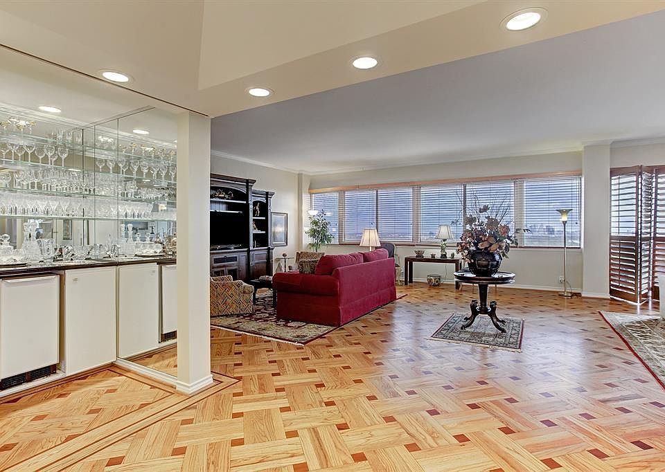 1st image of 49 Briar Hollow Ln Unit 2302