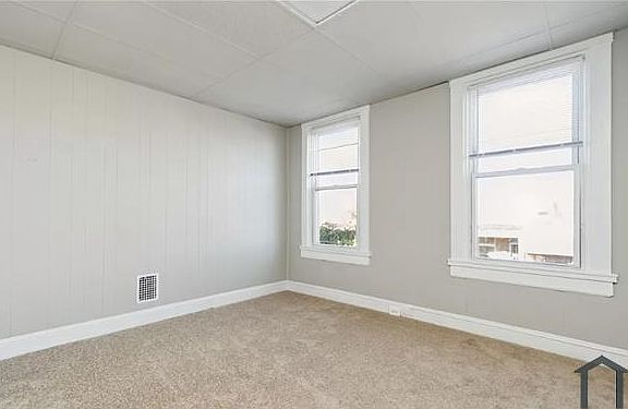 4th image of 825 N Linwood Ave