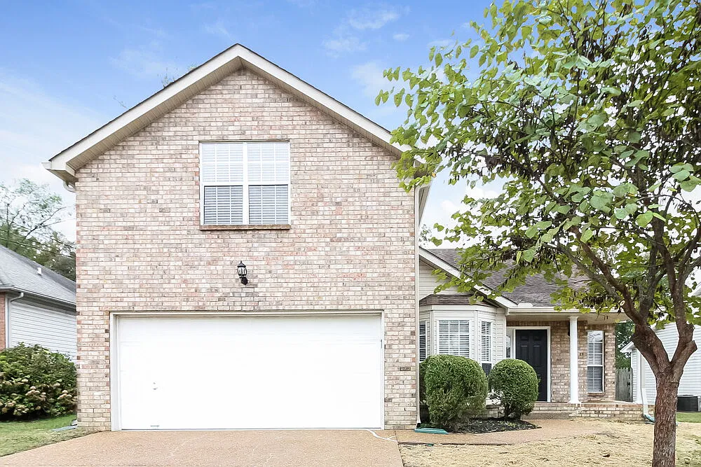 3 bed, 2.0 bath, 1905 sqft, $2,105 — Photo 1