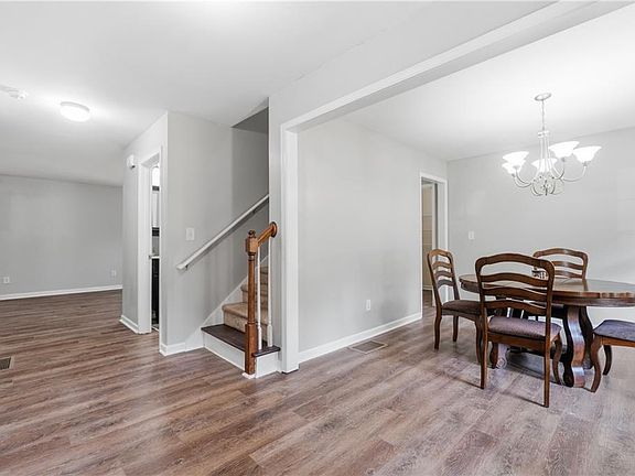 4th image of 341 Birchwood Farms Ln