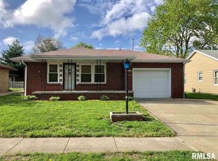 1318 Chestnut St, Pekin, IL 61554
