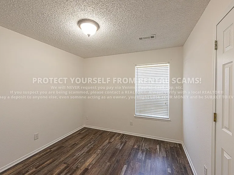 3161 W Oakfield St — Photo 8