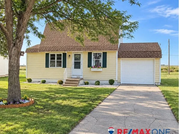 403 Scotty Ln, Holcomb, KS 67851