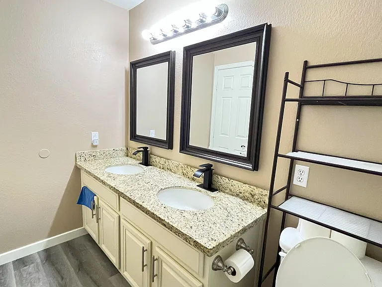 Full Bathroom #2