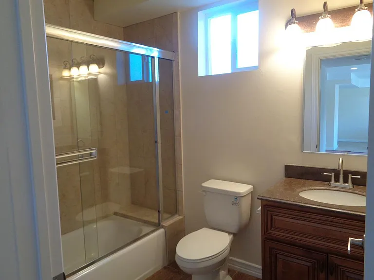 16429 Victory Blvd — Photo 9