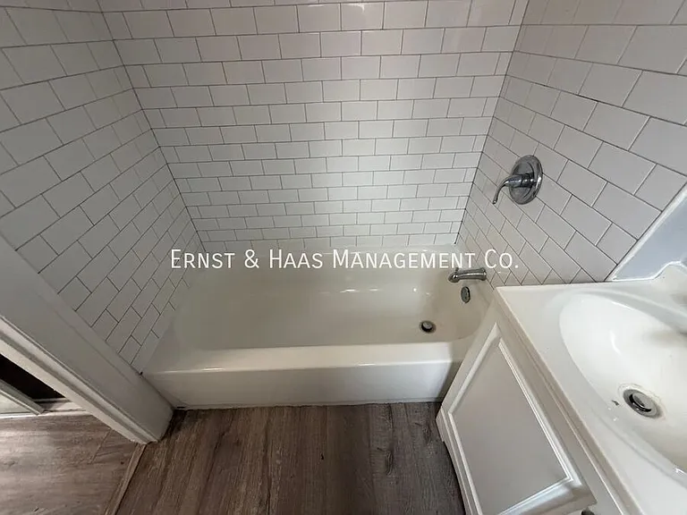 1119 Saint Louis Ave #5 — Photo 8