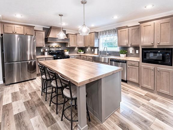 5th image of 1036 Black Tom Rd