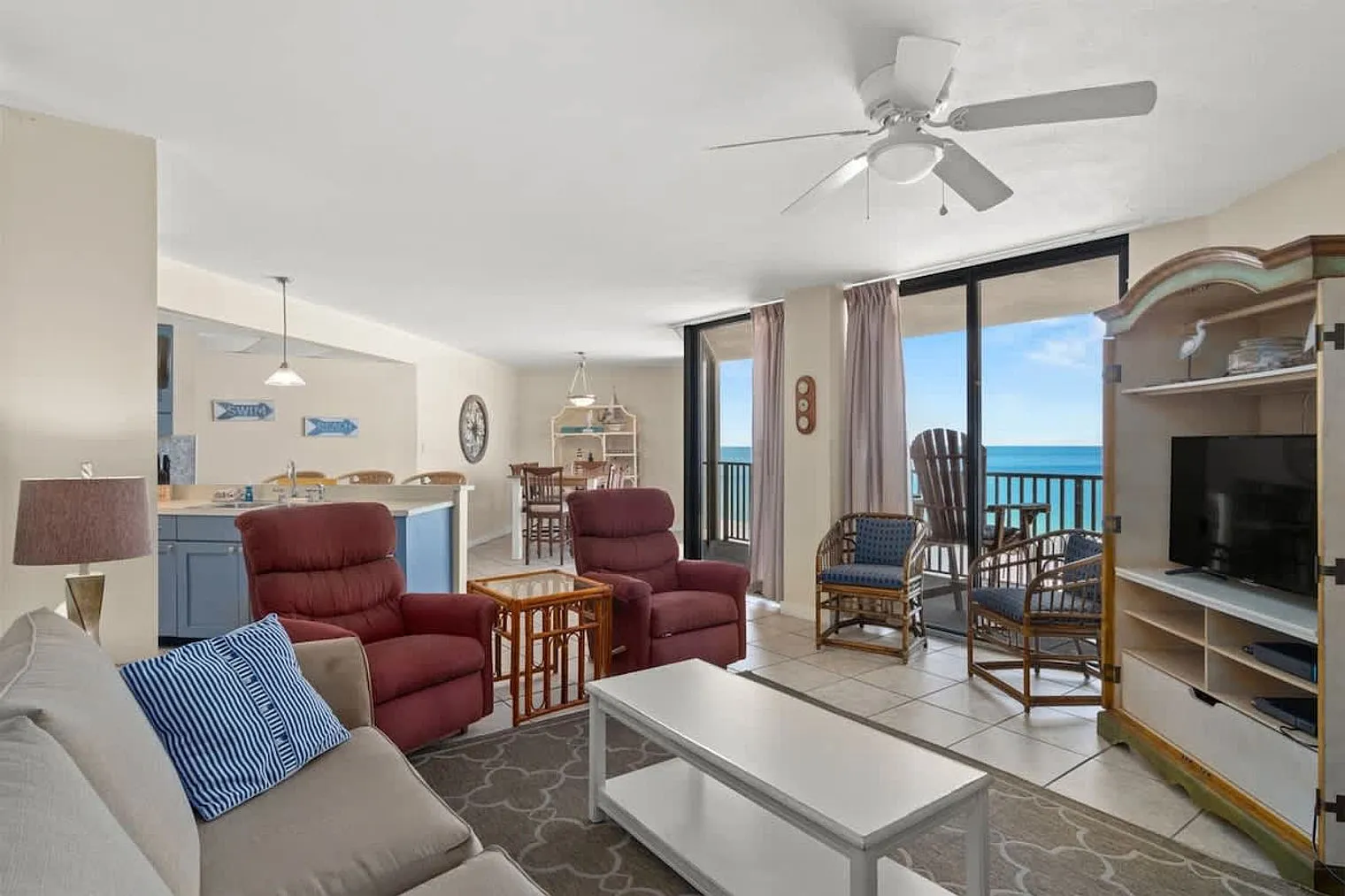 2 bed, 2.0 bath, 1194 sqft, $2,046 — Photo 2