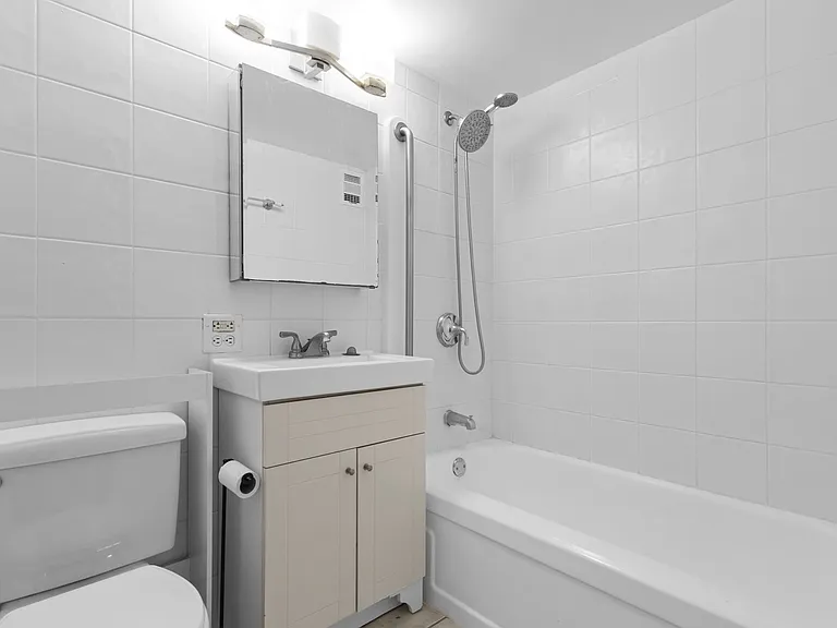 1415 Victoria St #406 — Photo 15