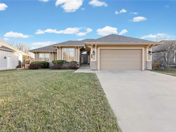 24021 Eagle Ct, Paola, KS 66071