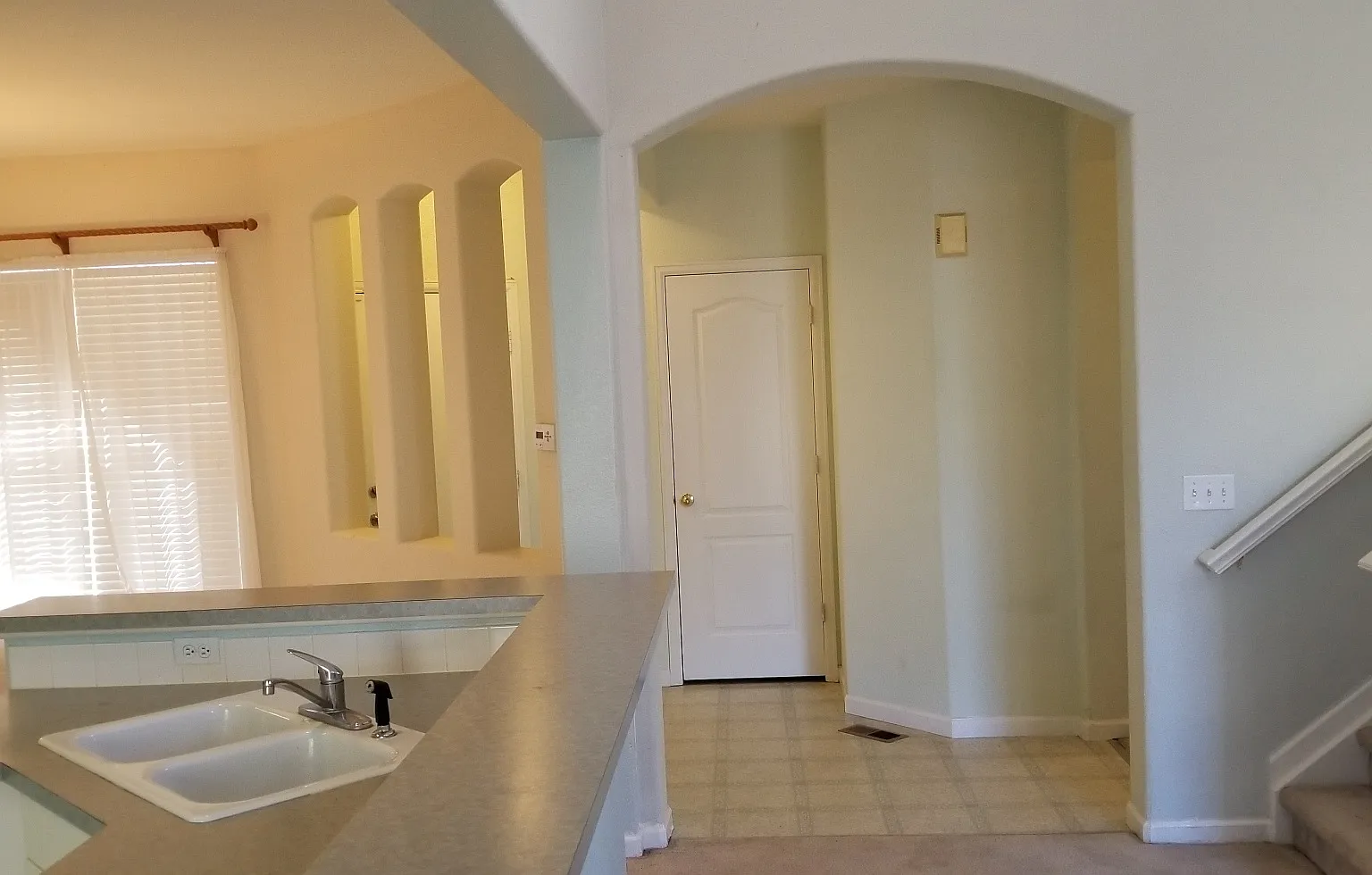 4 bed, 2900 sqft, $3,400 — Photo 3