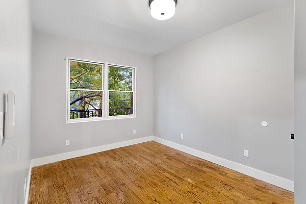 Rented by Safdie Realty Group | media 11