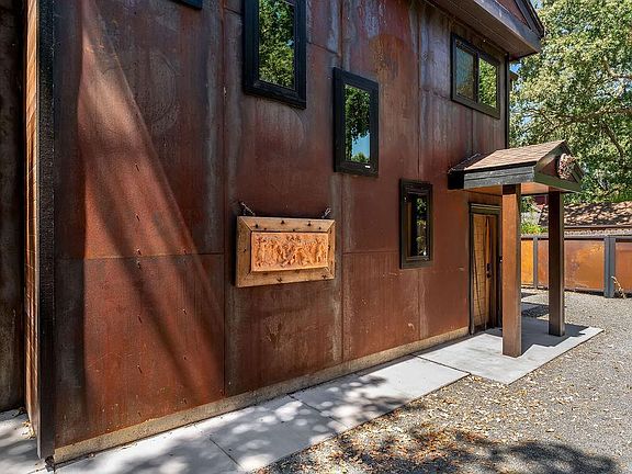 3rd image of 14183 Chalk Hill Road