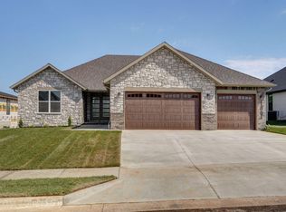 1861 E Cobblestone Dr, Ozark, MO 65721