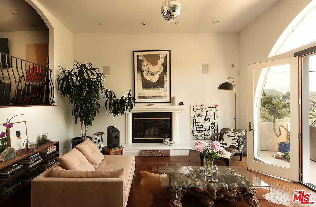 4 bed, 3.0 bath, 2843 sqft, $11,500 — Photo 2