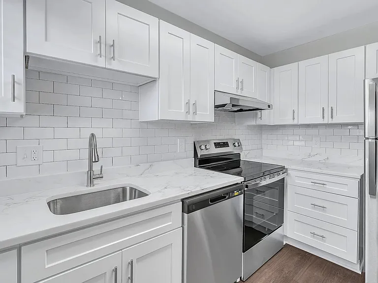 District at Williamsburg — Photo 17