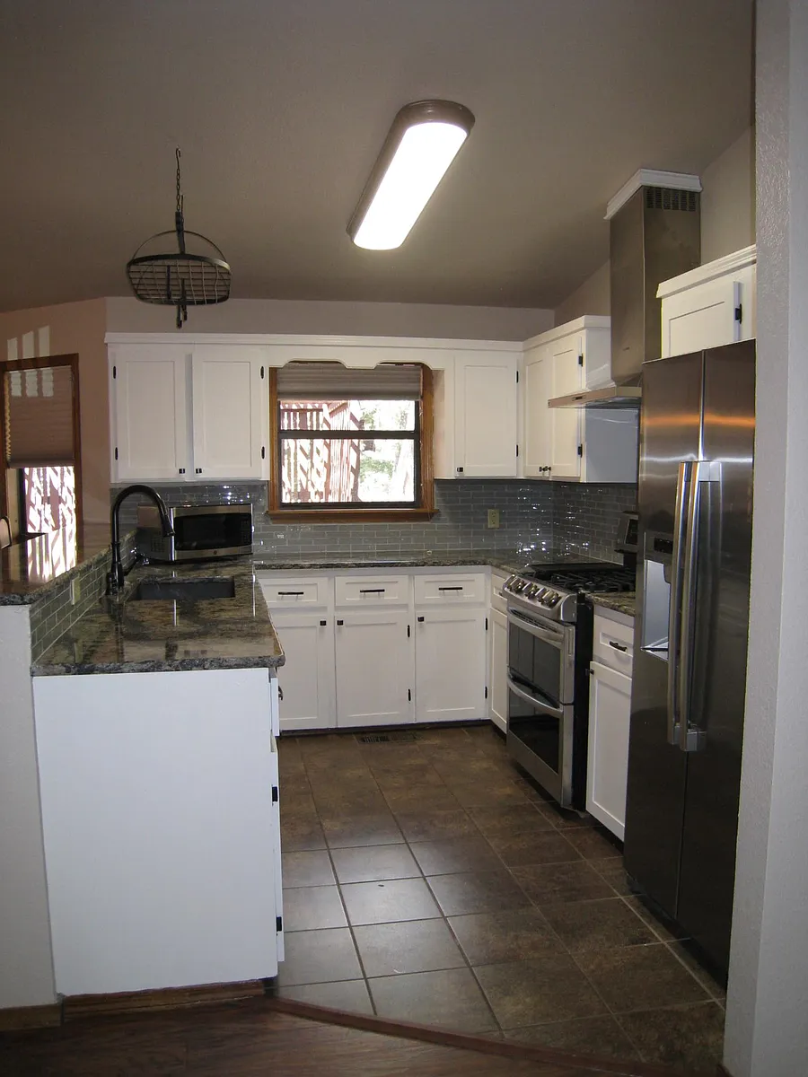 Building Photo - 304 Swallow Dr