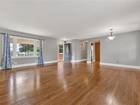 4th image of 203 S Titus Ave