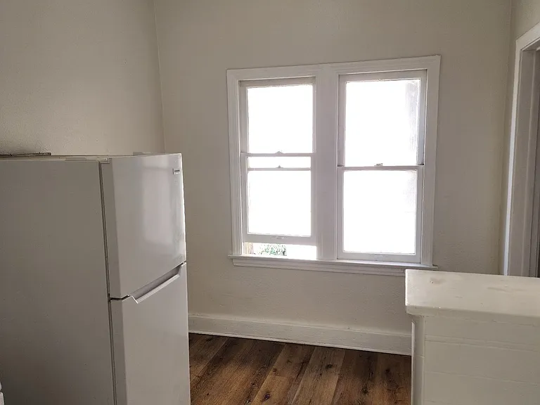 Modern Living in Koreatown: Stylish Studio Apartment — Photo 21