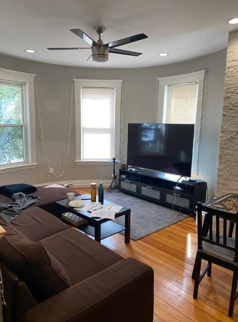 2 Months Free! No Fee! Luxury Apt W. Laundry In Unit. 2 Parking Spots Inc. Pet Friendly! — Photo 4