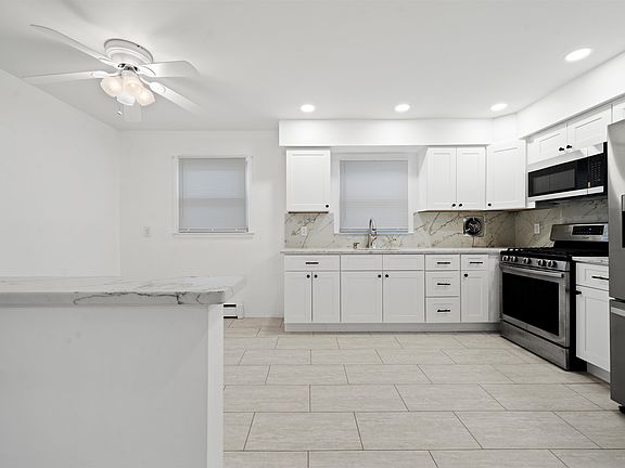 5th image of 64 Isabella Ave Floor 2