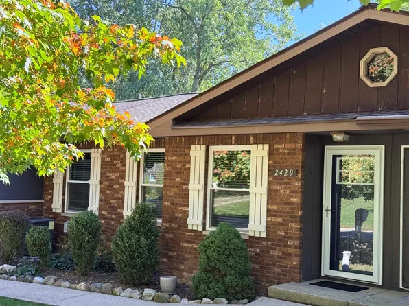 2429 Golden Shores Dr, Fenton, MI 48430