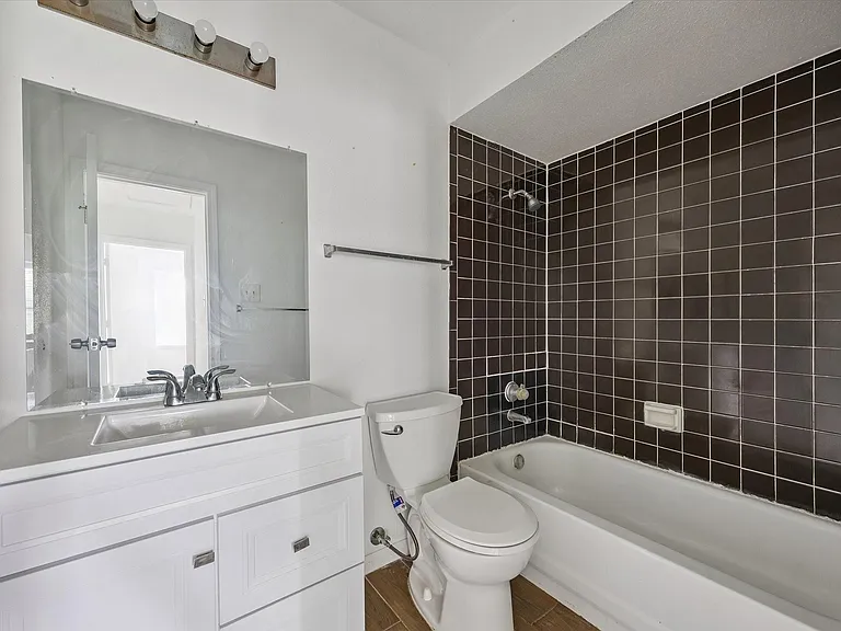 768 Memorial Mews St #1 — Photo 11