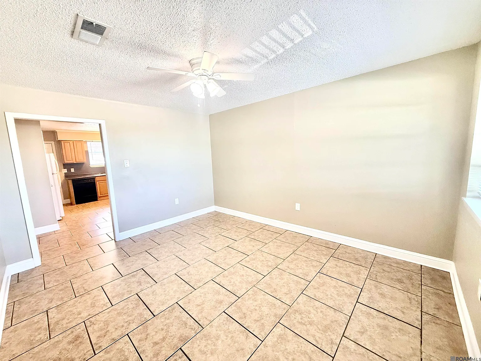 2 bed, 1000 sqft, $1,000 — Photo 3