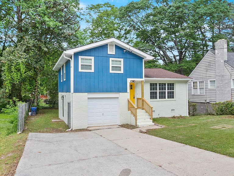 1399 Lockwood Dr SW — Photo 2