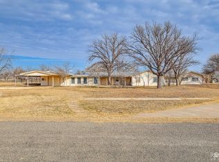 921 Broadway St, Mereta, TX 76940