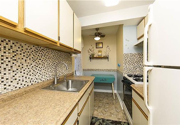 3rd image of 387 Avenue S Unit 4B