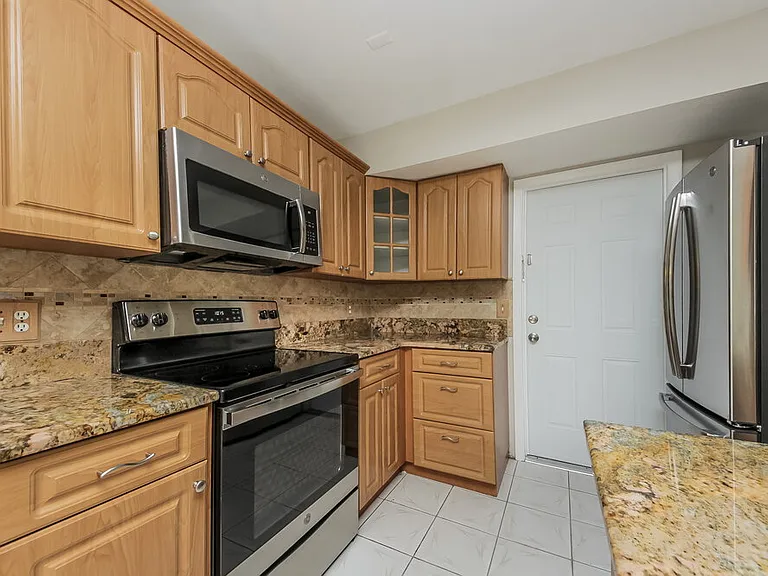 12127 Dakota Woods Ln — Photo 6