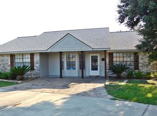 1799 Lakeview Dr, Sealy, TX 77474