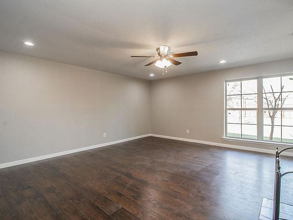 5th image of 7201 Edinburg Dr
