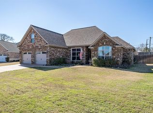 732 Linus Ln, Lindale, TX 75771