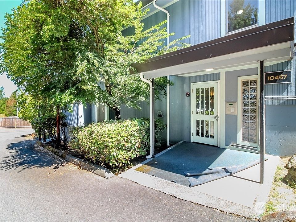 2nd image of 10457 Des Moines Memorial Drive S #202