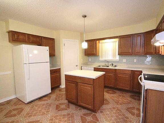 5th image of 1307 Little Creek Cir