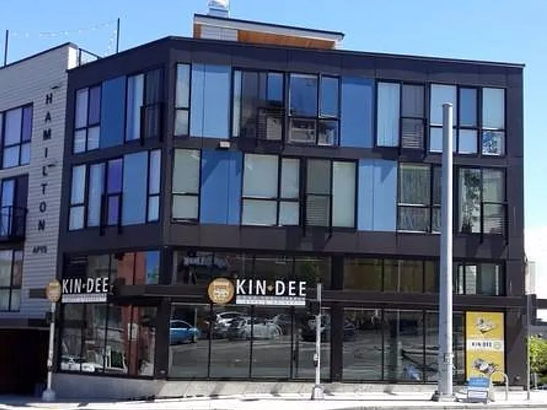 Hamilton- Your Bright, Modern City Home! — Photo 39