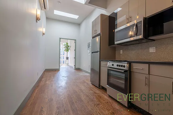 Rented by Evergreen Apartments BK | media 91