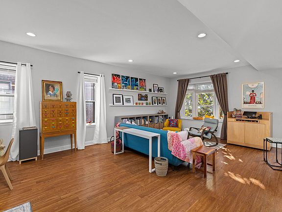 3rd image of 4147 Russell Blvd #A