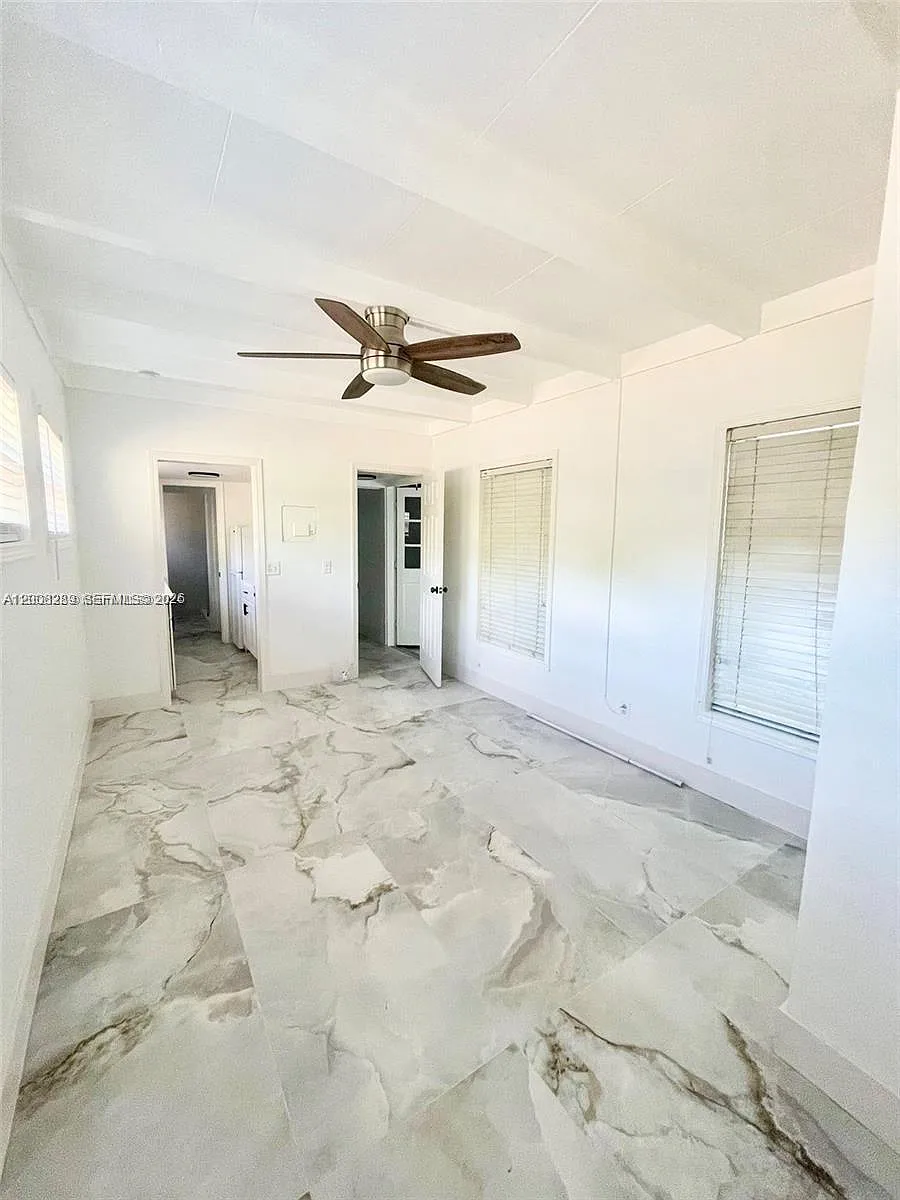 Building Photo - 1649 NE 8th Ave #1