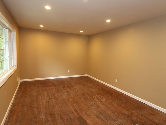 5th image of 201 Sugarwood Ln