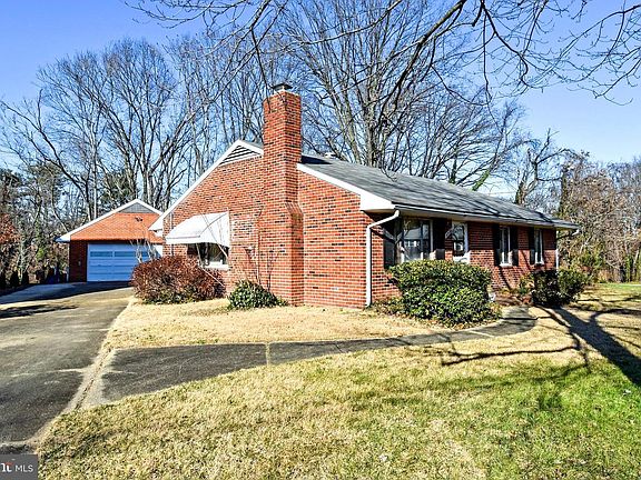 3rd image of 6226 Yellowstone Dr