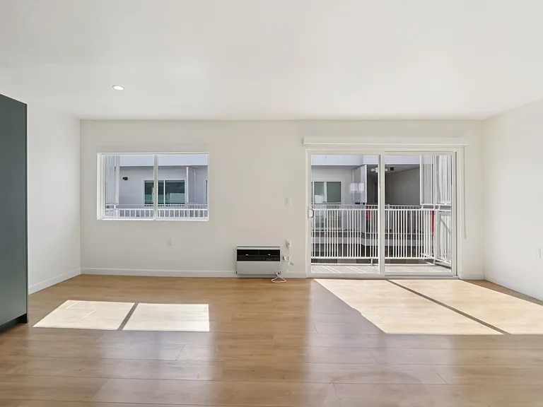 1422 Tamarind Ave — Photo 52