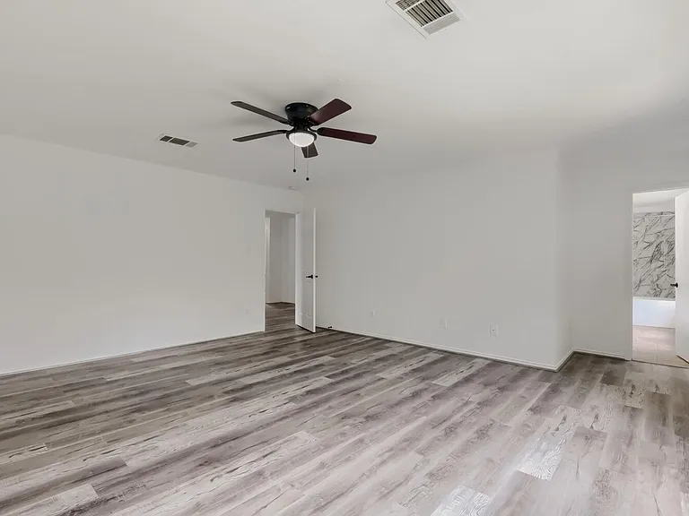 512 Woodford Dr — Photo 18