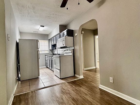 5th image of 523 Hadley Ave APT 3