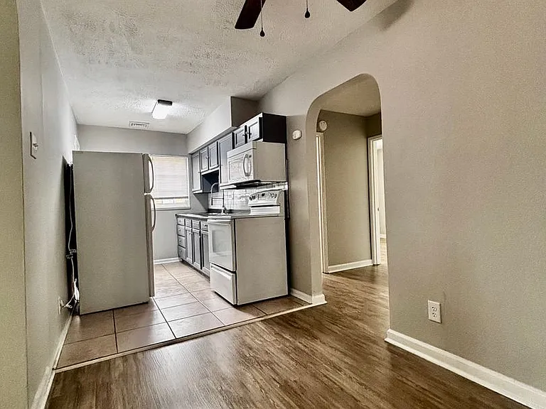 523 Hadley Avenue — Photo 5