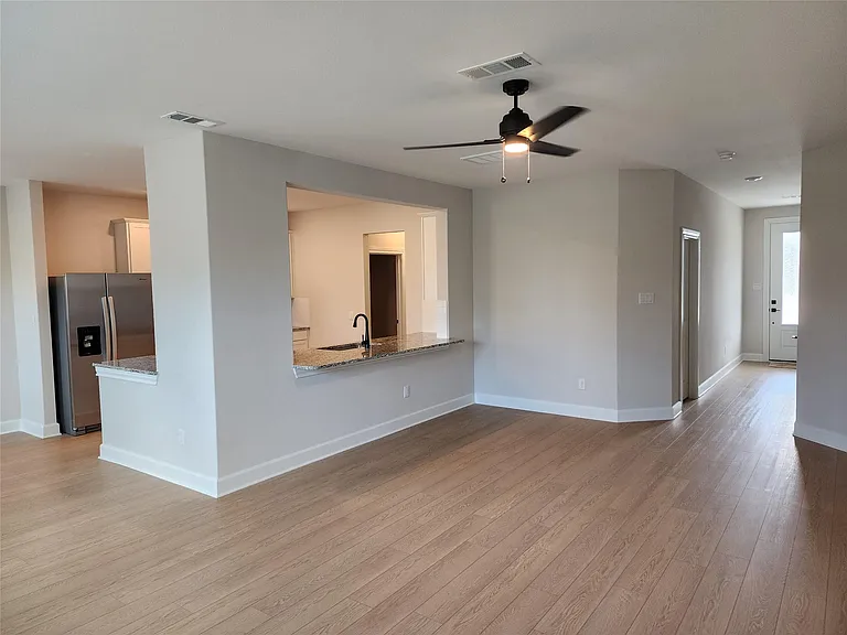 1411 Butler Ave — Photo 6