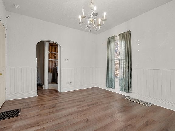 3rd image of 172 Riverside Dr